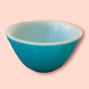 Vintage Primary mixing bowl by Pyrex #401 blue